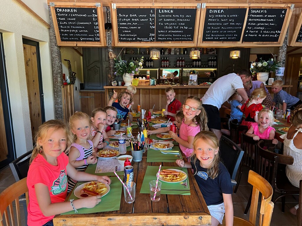 Vakantiepark Platus Frankrijk LPP kleine foto kindertafel